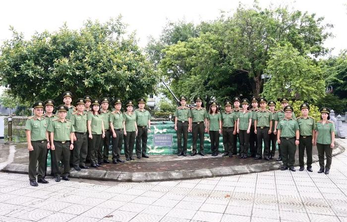 Hành trình về địa chỉ đỏ và chương trình "Tiếp lửa truyền thống - Lan tỏa yêu thương" tại Ninh Bình là hoạt động thiết thực của Cụm thi đua số 5 CATP Hà Nội nhằm hưởng ứng phong trào thi đua "Ba nhất" của CATP Hà Nội, hướng tới kỷ niệm 79 năm Ngày Thương binh - Liệt sỹ (27/7/1947 - 27/7/2026)