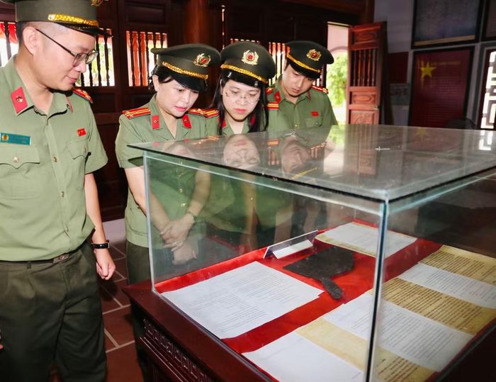 Tìm hiểu về quá trình hoạt động chính trị của đồng chí Lương Khánh Thiện - người từng giữ chức vụ Bí thư Xứ ủy Bắc kỳ, Bí thư Thành ủy Hà Nội, Bí thư Thành ủy Hải Phòng...