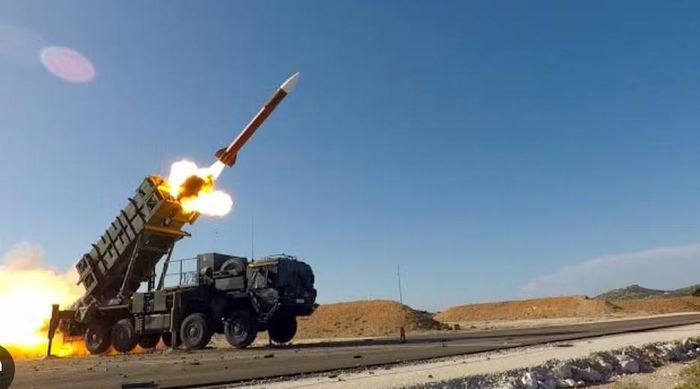 Trước đó, quân đội Jordan thông báo đã đánh chặn và bắn hạ 3 tên lửa của Iran nhằm vào nước này, song không đề cập đến thiệt hại tại bất kỳ căn cứ quân sự nào.