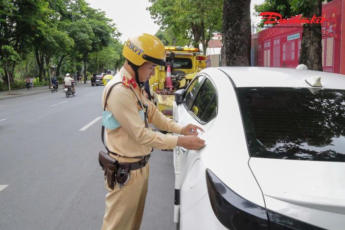 Theo Trung tá Nguyễn Thanh Hải, Tổ trưởng tổ công tác Đội CSGT đường bộ số 1, đơn vị thường xuyên tổ chức tuần tra lưu động trên các tuyến đường thuộc địa bàn quản lý, kết hợp ghi hình bằng camera nghiệp vụ để nâng cao hiệu quả phát hiện, xử lý vi phạm.