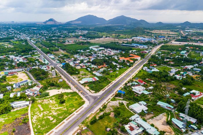 Theo chủ đầu tư, lũy kế giá trị thực hiện toàn dự án đến nay đạt khoảng 2.161/2.323 tỷ đồng, tương đương khoảng 93% giá trị xây lắp. Các đơn vị thi công đang phấn đấu cơ bản hoàn thành dự án trong tháng 9/2026.