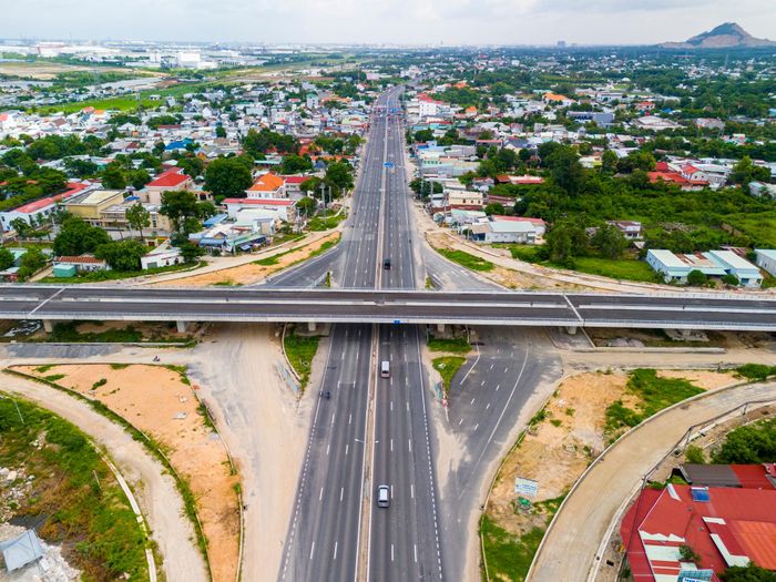 Đường 991B là tuyến giao thông trọng điểm kết nối cụm cảng Cái Mép - Thị Vải với Quốc lộ 51, các khu công nghiệp và trung tâm logistics của khu vực.
