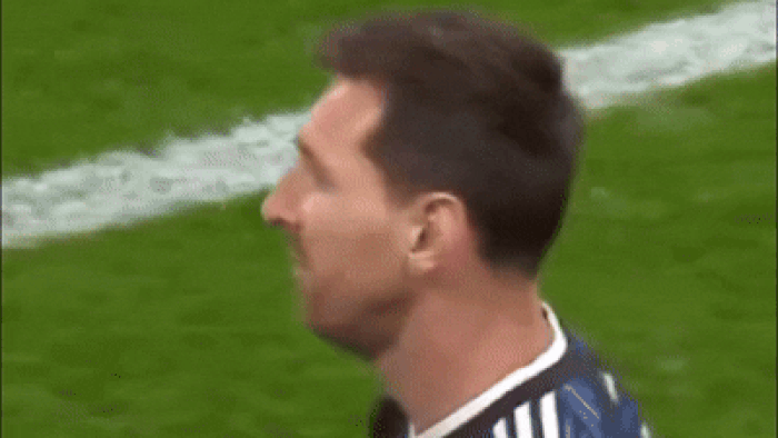 Rice che miệng khi nói chuyện với Messi.