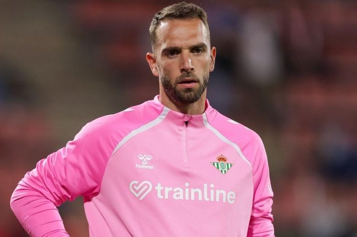  Thủ môn kỳ cựu Pau Lopez rời Betis sau một mùa giải để gia nhập Andorra FC, đội bóng đang thi đấu tại giải hạng hai Tây Ban Nha. Trước đó, Lopez từng chơi cho nhiều CLB danh tiếng như Tottenham, Marseille, Roma. 