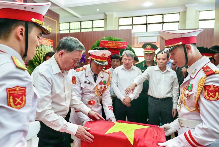 Tổng Bí thư, Chủ tịch nước Tô Lâm mong muốn các đơn vị tiếp tục phát huy tinh thần trách nhiệm, đoàn kết, khắc phục khó khăn, phối hợp chặt chẽ, thực hiện tốt công tác tìm kiếm, quy tập hài cốt liệt sĩ với tinh thần khoa học, thận trọng, chính xác, bảo đảm mỗi phần hài cốt, mỗi di vật đều được gìn giữ, bảo quản và xử lý đúng quy trình. Ảnh: BTC.