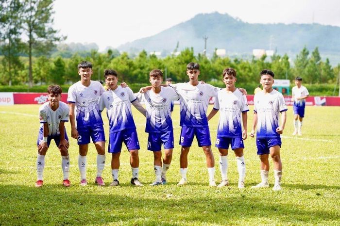 CLB Hà Nội khởi đầu bằng chiến thắng 8-0 đầy thuyết phục.