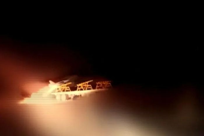  Một hình ảnh trích từ video được công bố ngày 14/7 cho thấy cảnh Iran phóng một chiếc máy bay không người lái từ một địa điểm chưa xác định nhằm tấn công các vị trí của Mỹ tại căn cứ Azraq ở Jordan. Ảnh: Reuters. 
