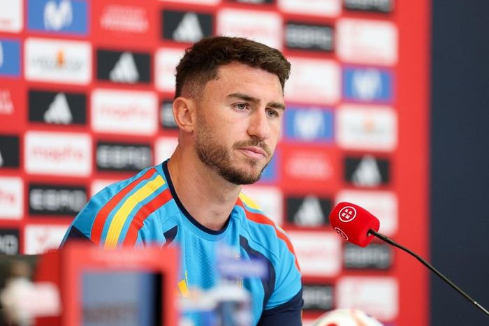 Barcelona nhắm Laporte nhằm gia cố hàng thủ