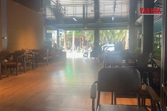 Ngoài hoạt động cho thuê sân thể thao, bên trong khu vực mở cơ sở kinh doanh đồ uống quy mô lớn