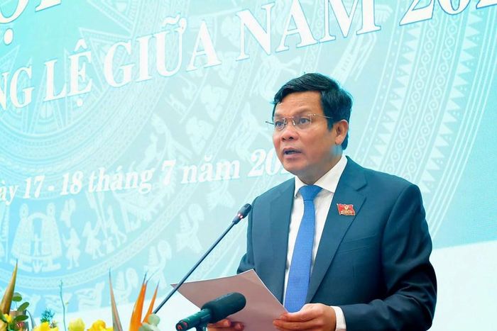 Phó Bí thư Tỉnh ủy, Chủ tịch HĐND tỉnh Nguyễn Đức Tuy phát biểu khai mạc kỳ họp