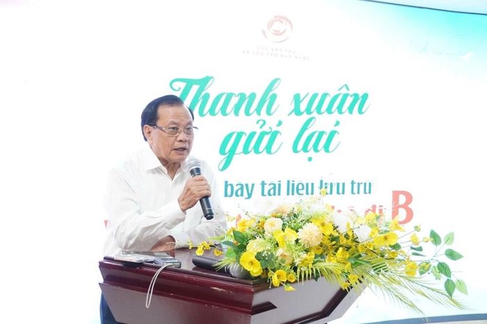 Ông Phạm Quang Nghị, nguyên Ủy viên Bộ Chính trị, nguyên Bí thư Thành ủy Hà Nội - một trong những cán bộ đi B có hồ sơ được lưu giữ tại Trung tâm Lưu trữ quốc gia III chia sẻ tại trưng bày "Thanh xuân gửi lại"