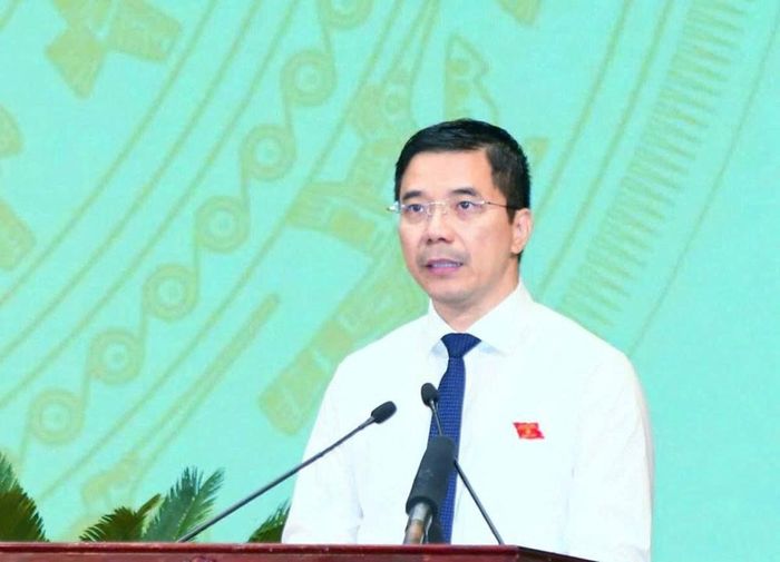 Phó Bí thư Thường trực Tỉnh ủy, Chủ tịch HĐND tỉnh Thanh Hóa Nguyễn Hồng Phong kết luận nội dung chất vấn đối với Giám đốc Sở GD&amp;ĐT. Ảnh: Quốc Hương