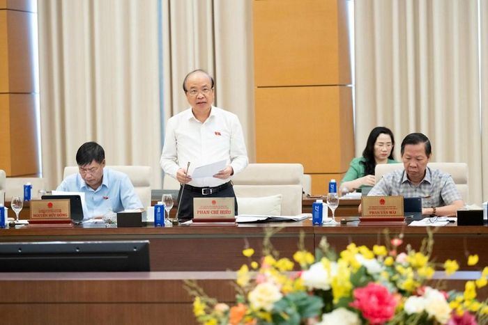 Chủ nhiệm Ủy ban Pháp luật và Tư pháp của Quốc hội Phan Chí Hiếu trình bày Báo cáo thẩm tra sơ bộ dự án Bộ luật Tố tụng hình sự (sửa đổi)