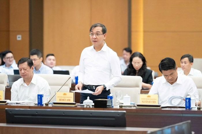 Phó Viện trưởng Viện Kiểm sát nhân dân tối cao Hồ Đức Anh trình bày Tờ trình