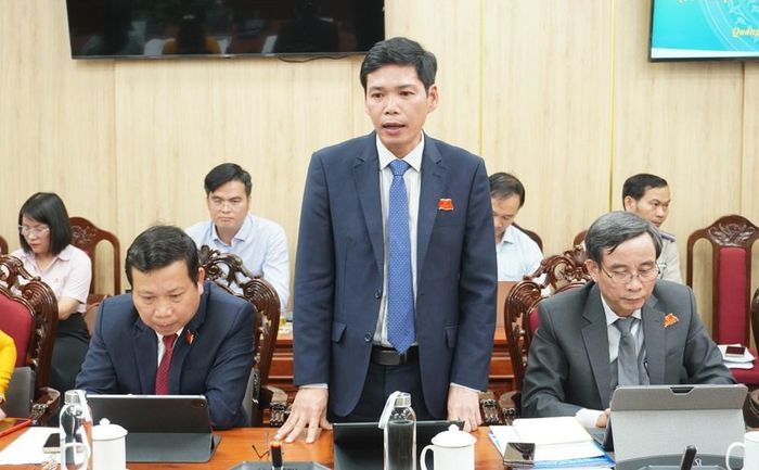 Đại biểu HĐND tỉnh phát biểu thảo luận