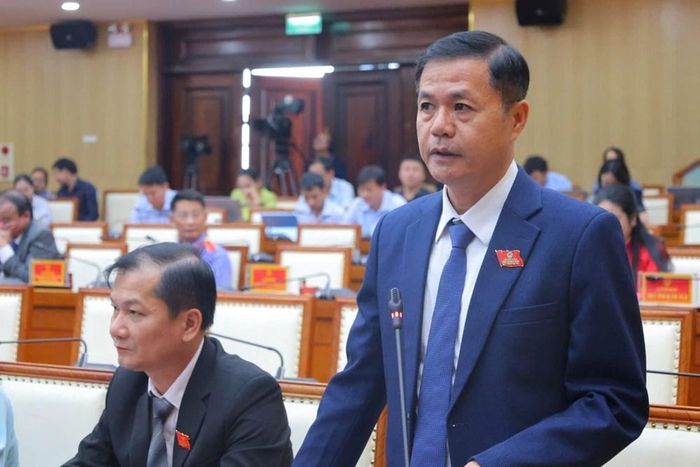 Đại biểu Lê Hoàng Quân nêu câu hỏi chất vấn