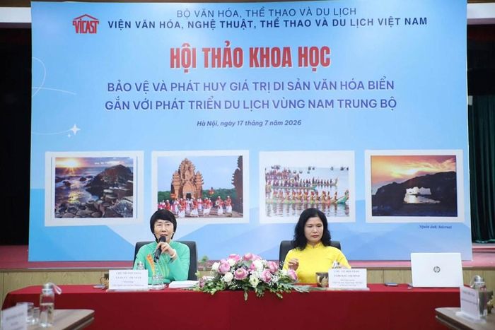 GS.TS Từ Thị Loan, Viện trưởng Viện Nghiên cứu văn hóa Thăng Long và TS Hoàng Thị Bình, Phó Viện trưởng VICAST chủ trì Hội thảo