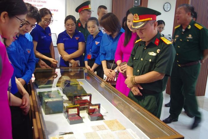 Người xem chia sẻ về các hiện vật