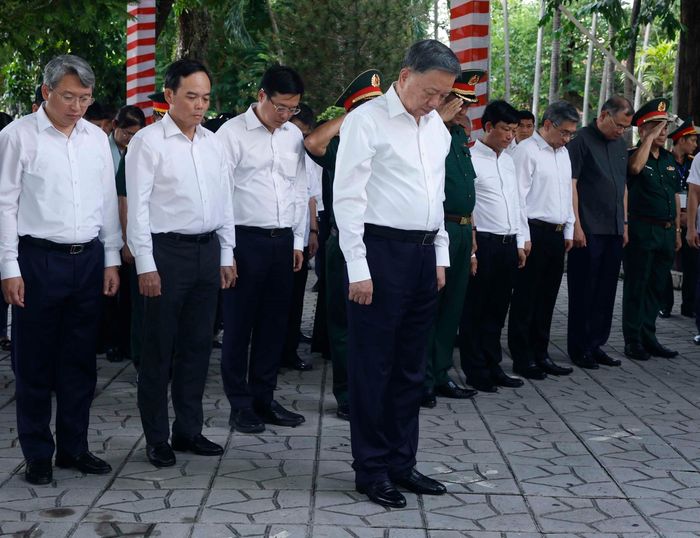 Tổng Bí thư, Chủ tịch nước Tô Lâm và các đại biểu tưởng niệm Tổng Bí thư Trần Phú