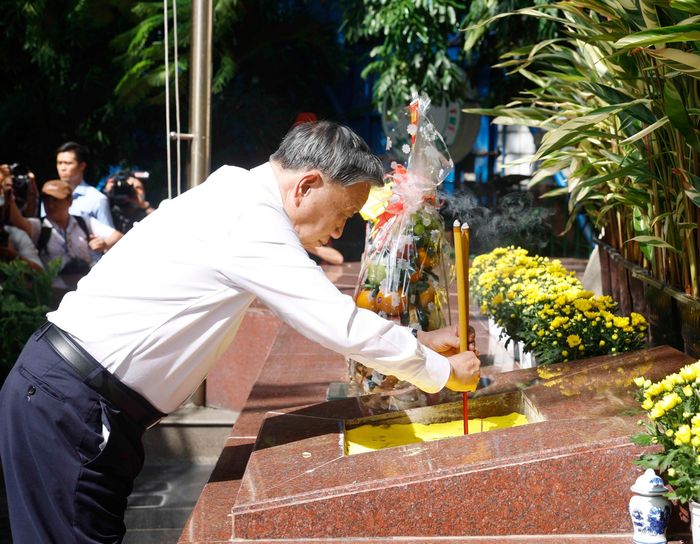 Tổng Bí thư, Chủ tịch nước Tô Lâm dâng hương tưởng niệm Tổng Bí thư Trần Phú
