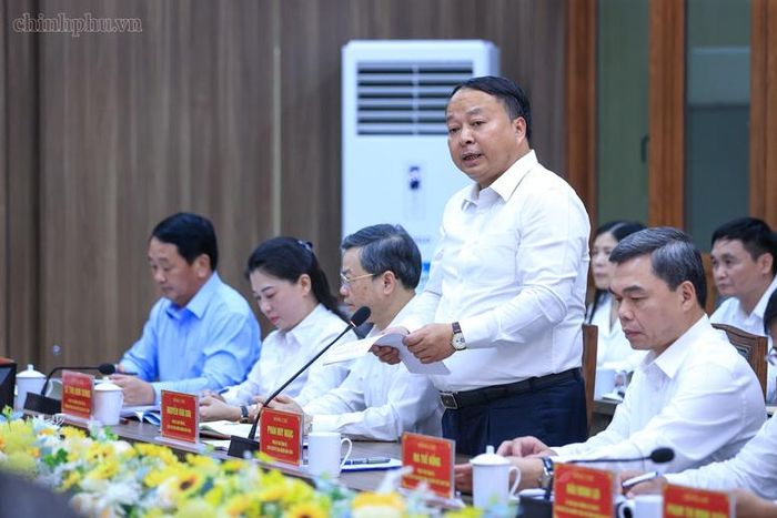 Đồng chí Phan Huy Ngọc, Phó Bí thư Tỉnh ủy, Chủ tịch UBND tỉnh Tuyên Quang báo cáo tại cuộc làm việc - Ảnh: VGP/Nhật Bắc 