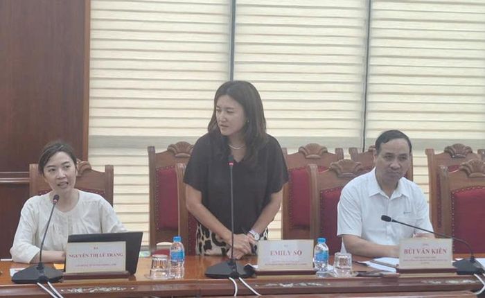 Bà Emily So, đại diện đoàn công tác của ADB phát biểu tại buổi làm việc - Ảnh: EVNNPT