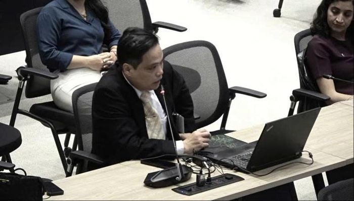 TS. Nguyễn Việt Quang Hưng thảo luận song phương với các chuyên gia tại Hội nghị