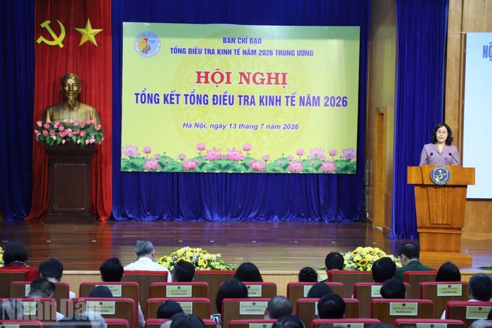 Cục trưởng Nguyễn Thị Hương báo cáo kết quả sơ bộ tại Hội nghị tổng kết tổng điều tra kinh tế năm 2026 vừa diễn ra tại Hà Nội và trực tuyến qua các điểm cầu của các địa phương. (Ảnh: MINH ĐỨC)