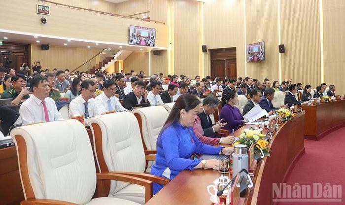 Các đại biểu tham dự kỳ họp.