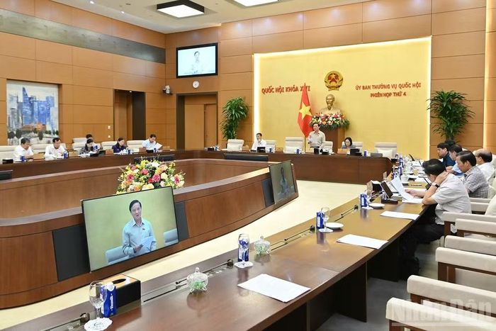 Quang cảnh phiên họp. (Ảnh: THỦY NGUYÊN)