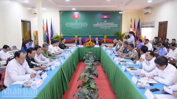 Quang cảnh buổi ký kết. (Ảnh: PHƯƠNG VŨ)