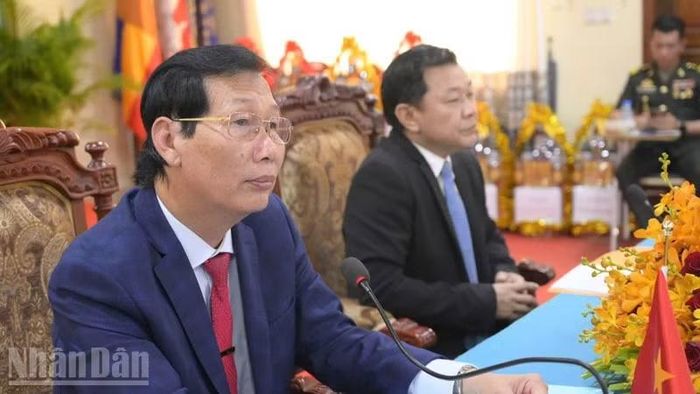 Phó Chủ tịch Ủy ban nhân dân tỉnh An Giang Lê Văn Phước, Trưởng Ban Chuyên trách tỉnh phát biểu tại buổi ký kết.