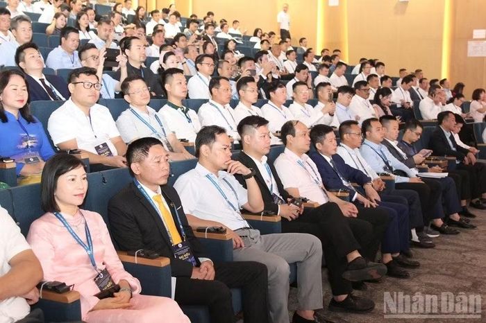 Các nhà đầu tư tham dự hội nghị.