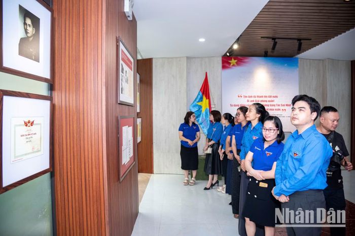 Đứng trước những hồ sơ ấy, nhân dân cả nước như thấy lại một “thế hệ vàng” phơi phới lý tưởng, những người đã hiến dâng cả tuổi trẻ để đổi lấy hòa bình cho nhân dân.