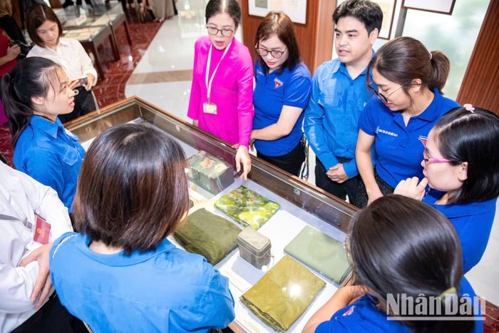 Thông điệp "Uống nước nhớ nguồn" được lan tỏa mạnh mẽ qua từng kỷ vật và câu chuyện kể. Triển lãm là lời nhắc nhở về trách nhiệm của mỗi công dân đối với Tổ quốc.