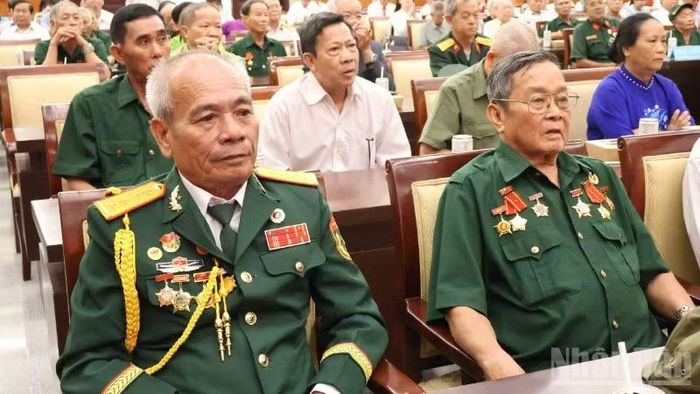 Đại biểu người có công tiêu biểu của thành phố tham dự buổi gặp mặt.