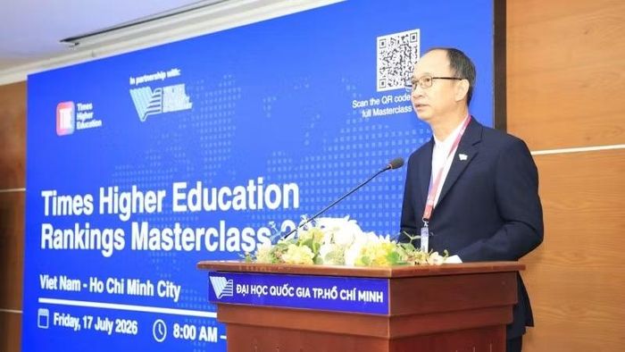 Phó Giáo sư, Tiến sĩ Trần Cao Vinh, Phó Giám đốc Đại học Quốc gia Thành phố Hồ Chí Minh phát biểu tại hội thảo.