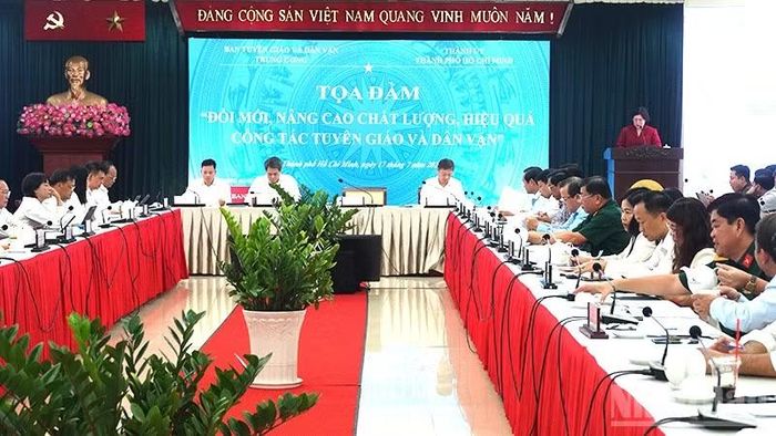Quang cảnh buổi tọa đàm.