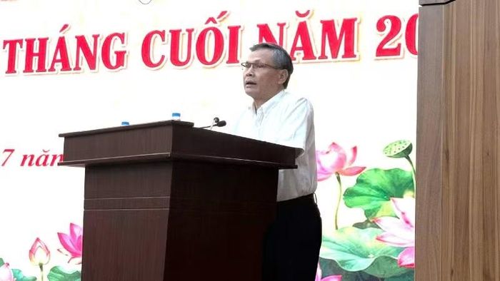 Giám đốc Trung tâm Quốc gia về Dịch vụ việc làm Ngô Xuân Liễu tham luận tại Hội nghị.