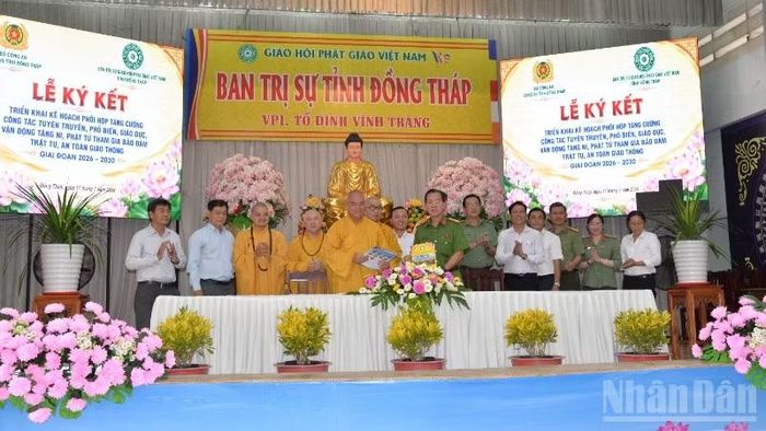 Công an tỉnh Đồng Tháp ký kết phối hợp với Giáo hội Phật giáo tỉnh Đồng Tháp.