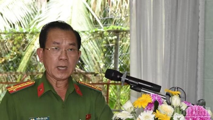 Phó Giám đốc Công an tỉnh Đồng Tháp Trần Văn Tròn phát biểu tại buổi lễ.