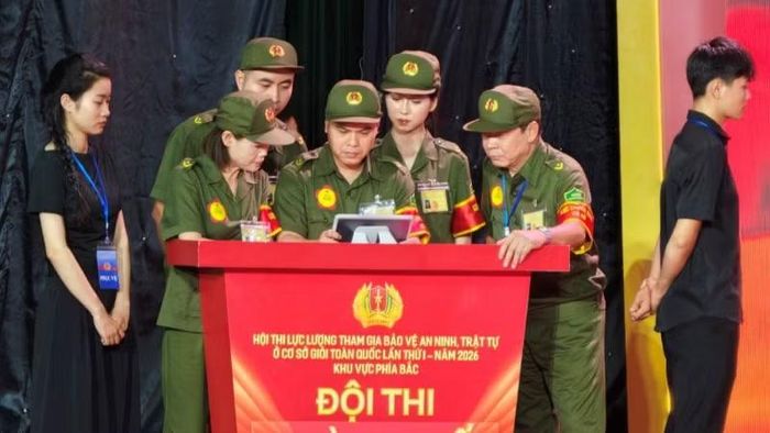Đội thành phố Hà Nội tham dự phần thi kiến thức.
