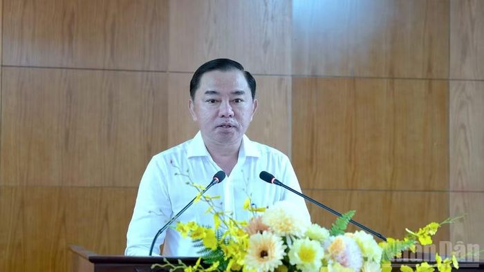 Trưởng ban Tổ chức Tỉnh ủy Cà Mau Phan Thanh Duy công bố Quyết định của Ban Bí thư Trung ương Đảng về công tác cán bộ tại Cà Mau. 