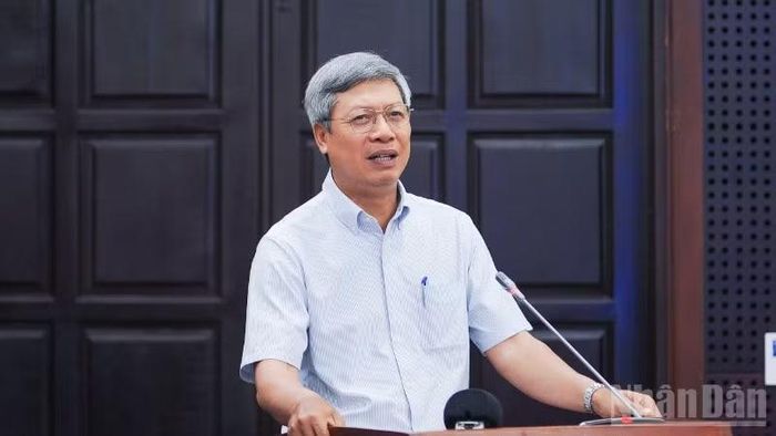 Phó Chủ tịch Ủy ban nhân dân thành phố Đà Nẵng Hồ Quang Bửu phát biểu tại hội nghị.