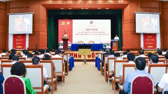 Toàn cảnh hội nghị.