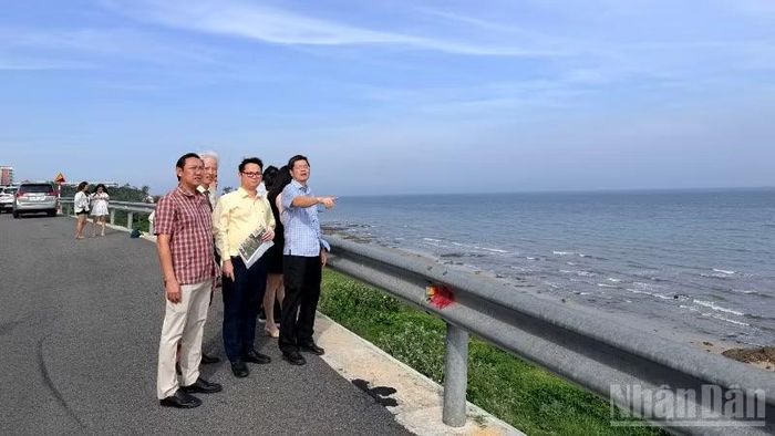 Ủy ban nhân dân tỉnh Lâm Đồng giới thiệu các dự án khu vực ven biển cho doanh nghiệp.
