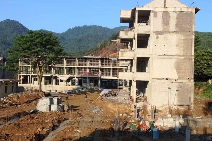 Nhà thầu phấn đấu hoàn thành thi công, đưa ngôi trường liên cấp ở xã biên giới Bát Mọt vào sử dụng trong năm học 2026-2027.