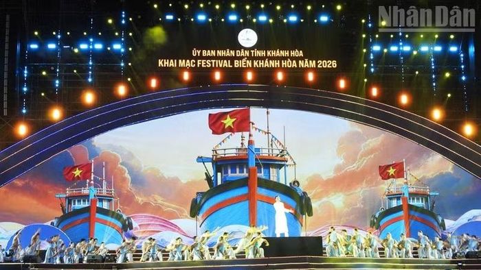 Chương trình nghệ thuật đặc sắc tại đêm khai mạc Festival Biển Khánh Hòa 2026. (Ảnh: NGUYỄN TRUNG)