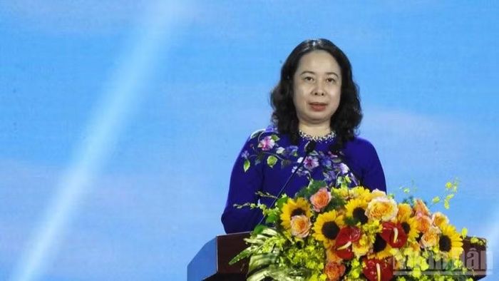Phó Chủ tịch nước Võ Thị Ánh Xuân chúc mừng và chỉ đạo tại Lễ khai mạc Festival Biển Khánh Hòa 2026.