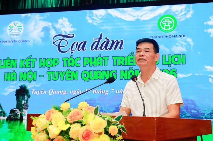 Giám đốc Sở Văn hóa, Thể thao và Du lịch tỉnh Tuyên Quang Nguyễn Trung Ngọc phát biểu tại buổi tọa đàm.
